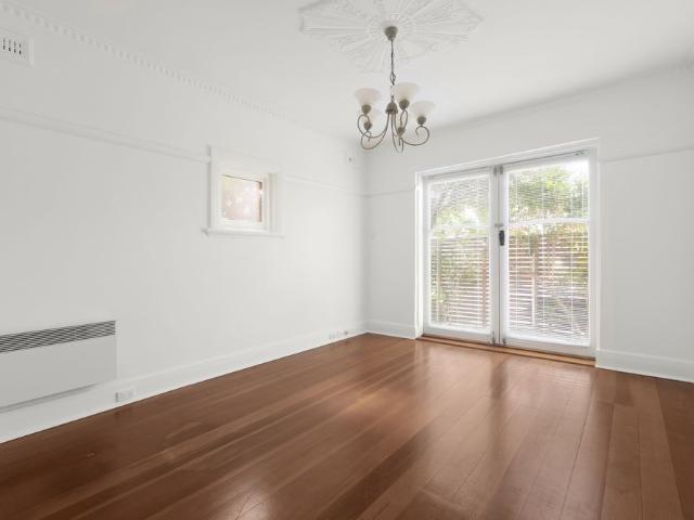 Art Deco Apartment in Exciting Location