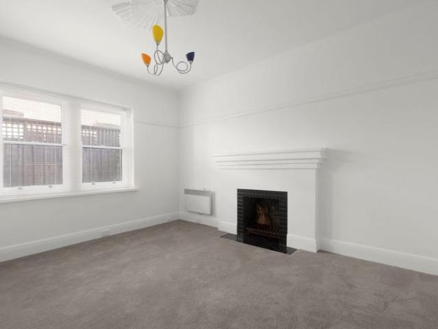 Art Deco Apartment in Exciting Location