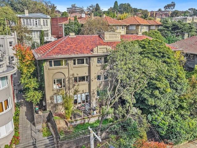 ART DECO APARTMENT READY FOR RENOVATION