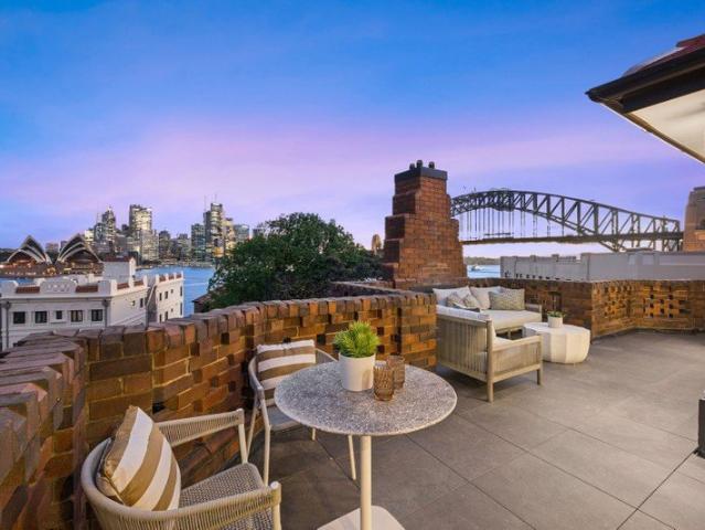 Art Deco Apartment with Iconic Sydney Harbour Panorama