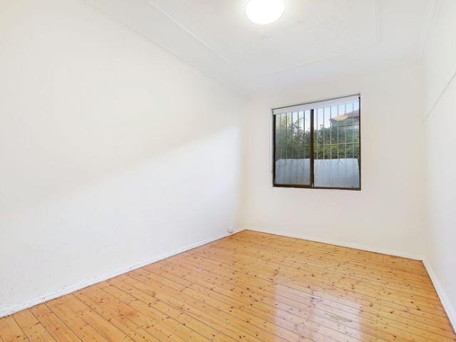 Art Deco Apartment with Study Moments from Bondi Beach