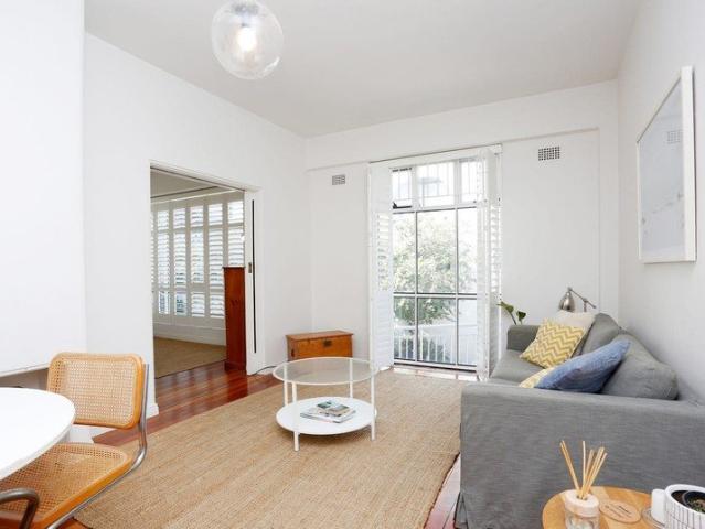 Art Deco Character & Convenience in the Heart of Edgecliff