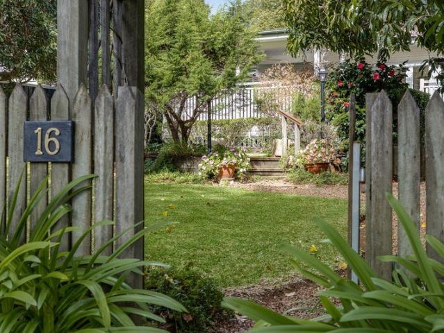Art Deco character positioned in the heart of prestigious East Toowoomba