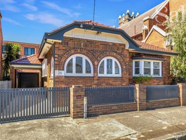 Art Deco charm with modern updates & Beaumont Street nearby
