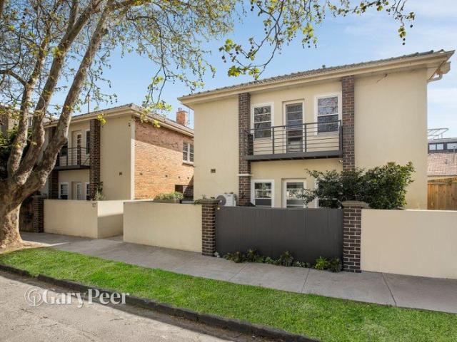 Art Deco charm, exceptional Elwood setting
