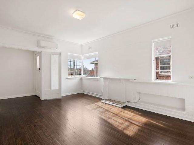 Art Deco Charm in St Kilda East
