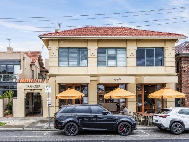 Art Deco Charm Opposite St Kilda Beach