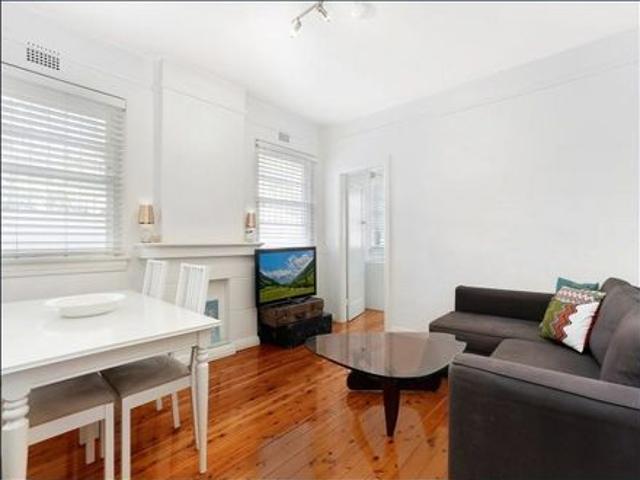 Charming Art Deco Apartment in a Prime Bondi Location