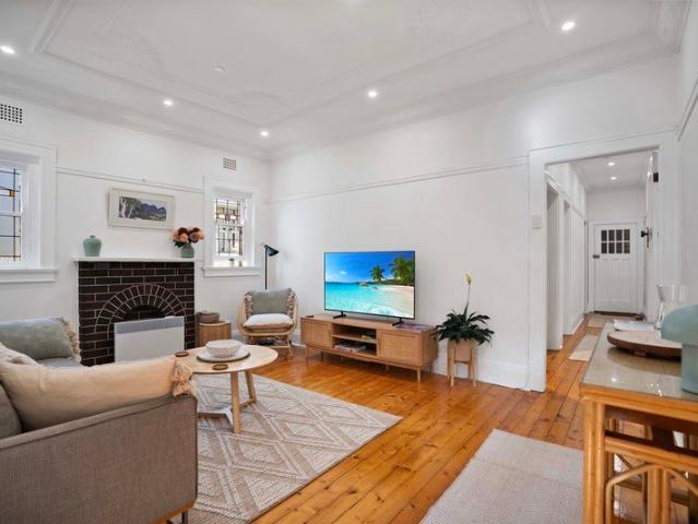 ART DECO COASTAL LIVING FURNISHED @COOGEE SHORT LONG TERM RENTAL INSPECTION BY APPOINTMENT ONLY