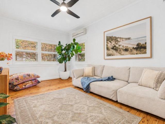 ART DECO DELIGHT SPACIOUS BRIGHT & CONVENIENT