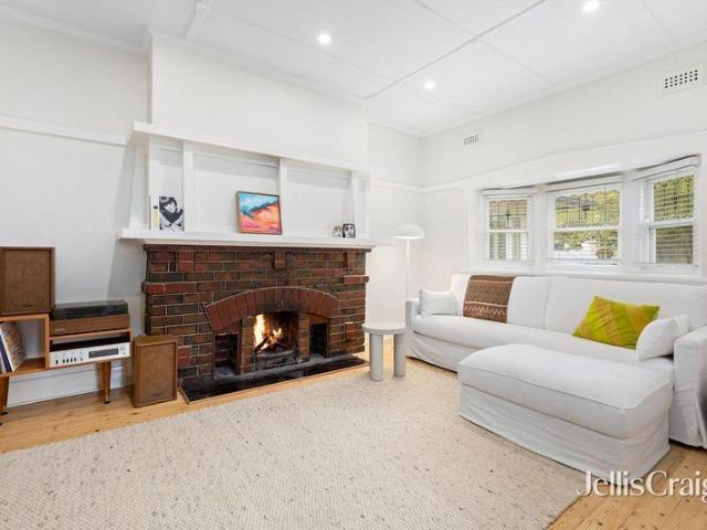 Art Deco Elegance and tranquil leafy aspect