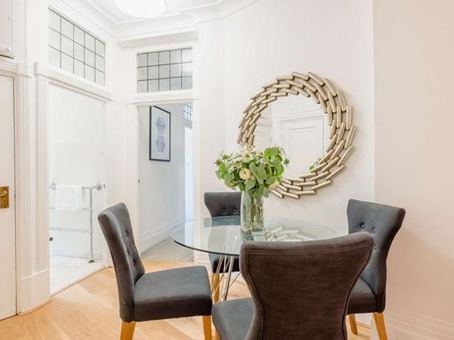 Art Deco Elegance: Ground Floor Garden Retreat