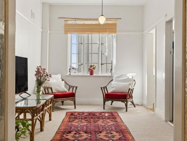 Art Deco Elegance, North Facing & Exceptionally Located