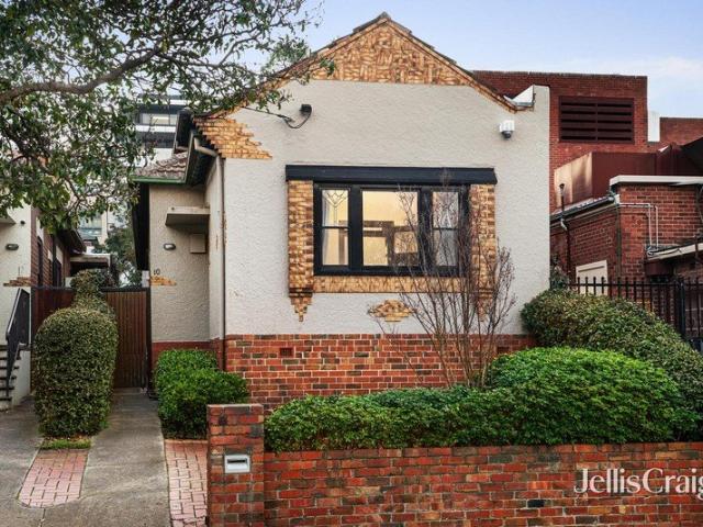 Art Deco glamour, Richmond Hill prestige