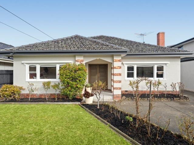 Art Deco Grace, Family Flexibility