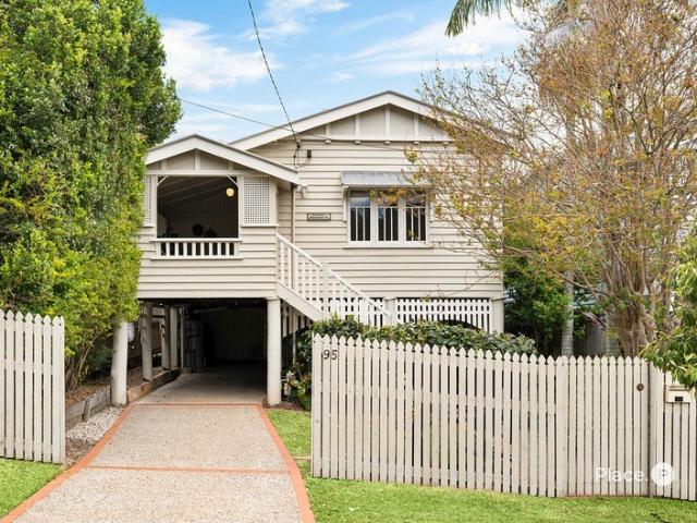Art Deco Influenced Queenslander in Norman Park's Poet's Corner