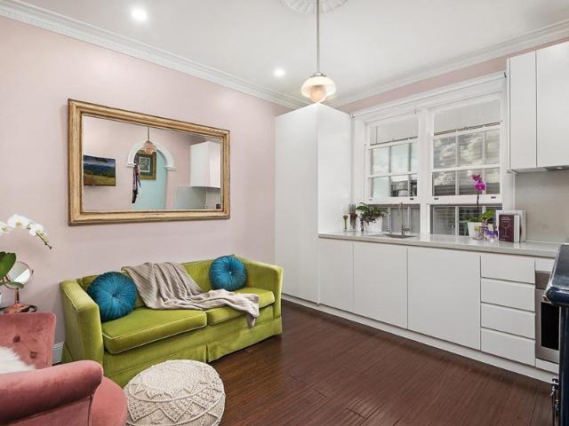 Art Deco Studio in a Premier Potts Point