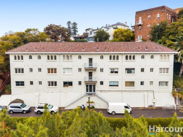 Art Deco studio with the best of Newcastle reached on foot