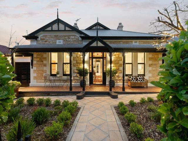 ART HOUSE CHIC EXTENDED VILLA ELEGANCE WITH WALKABLE VILLAGE CONNECTION