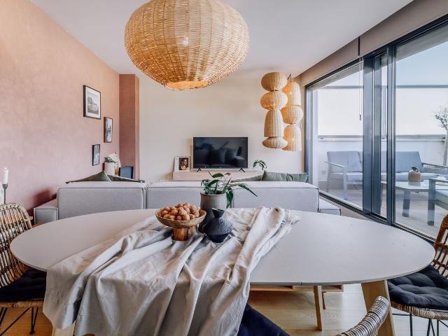 Artful 4 Bedroom Apartment with Two Terraces and Modern Workspace in Chamberi, Madrid Amsterdam Apartments for Rent