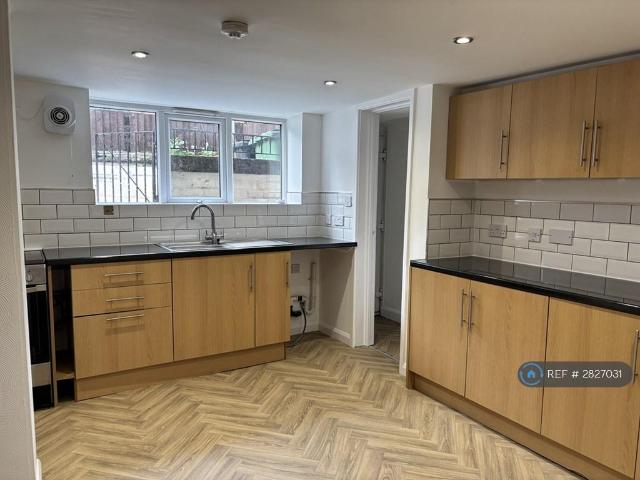 Arthington View, Leeds, LS10 2 bed terraced house to rent £975 pcm £225 pw