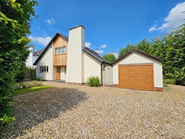 Arthog Road, Hale 3 bed detached house to rent £3,750 pcm £865 pw