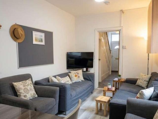 Arthur Avenue / Bedroom House, NG7