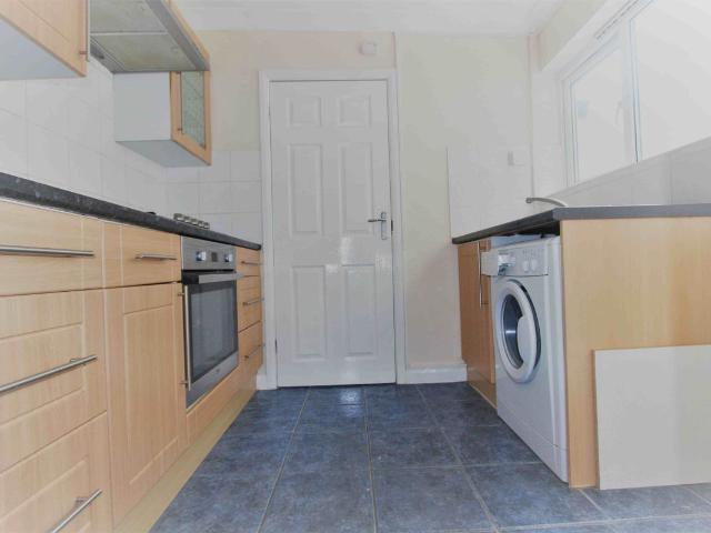 Arthur Road, Windsor SL4, 1 bed flat to rent, £1,300 pcm | PrimeLocation