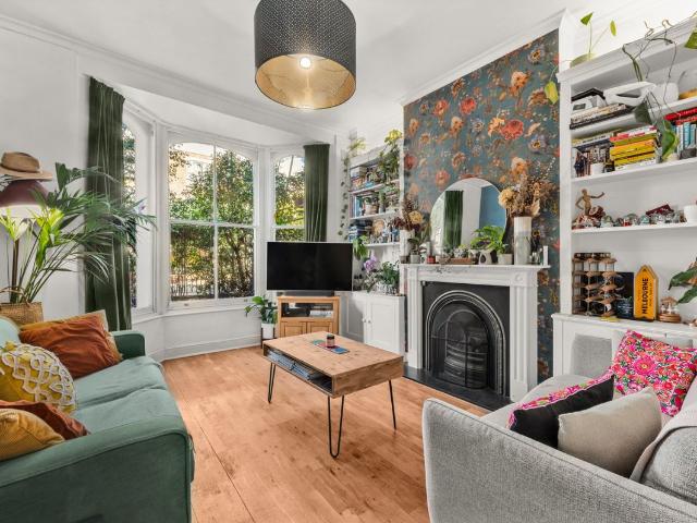 Arthur Road, Holloway N7, 2 bed maisonette to rent, £2,750 pcm | PrimeLocation