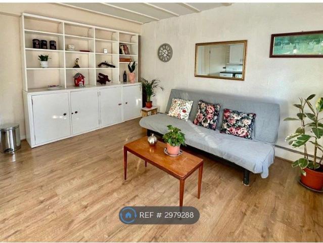 Arthur Road, London SW19, 1 bed flat to rent, £1,800 pcm | PrimeLocation
