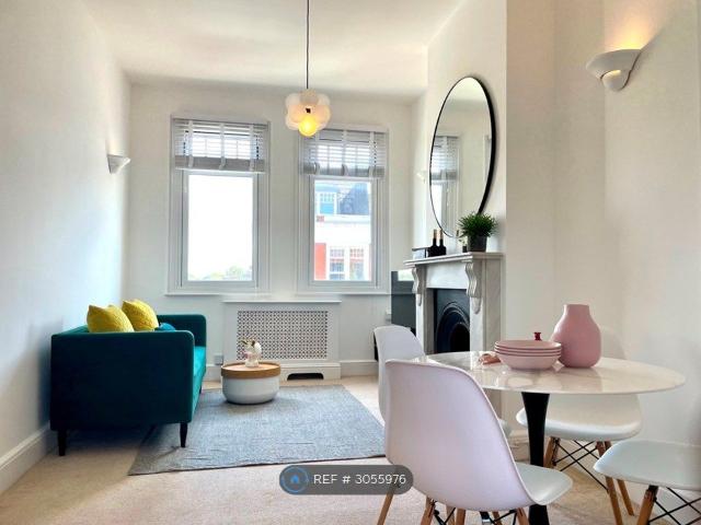 Arthur Road, London SW19, 1 bed flat to rent, £1,950 pcm | PrimeLocation