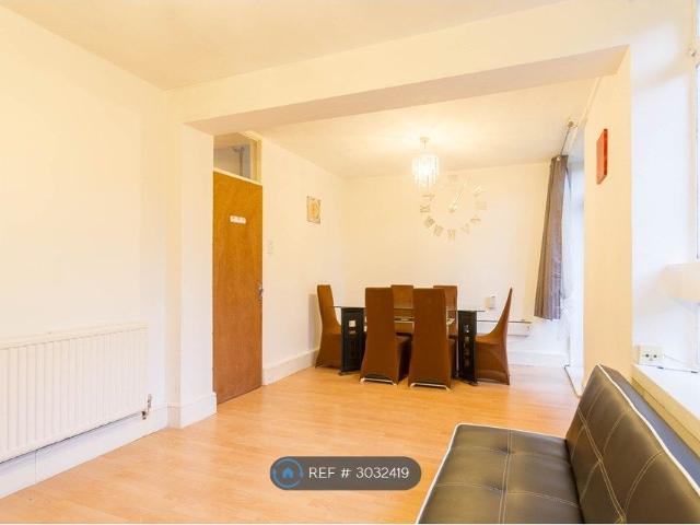 Arthur Wade House, London E2, 3 bed flat to rent, £3,900 pcm | PrimeLocation