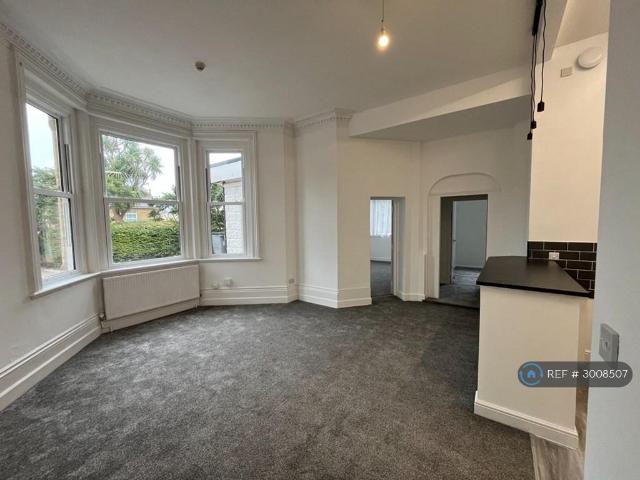 Arthurs Hill, Shanklin, PO37 2 bed flat to rent £850 pcm £196 pw