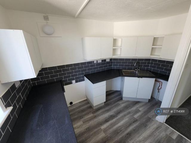 Arthurs Hill, Shanklin, PO37 3 bed flat to rent £850 pcm £196 pw