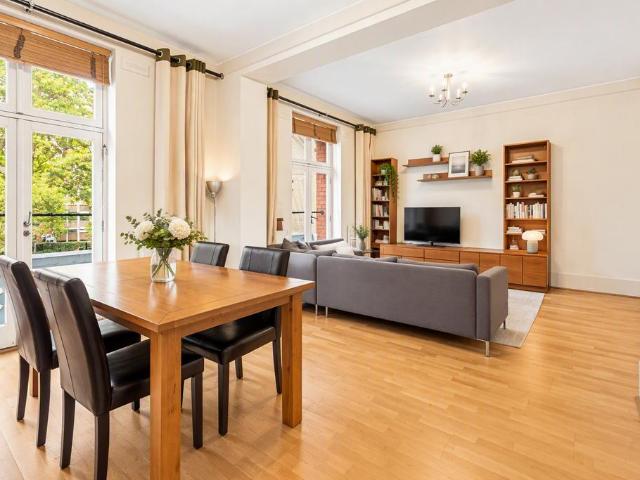 Artillery Mansions, Victoria Street. 2 bed apartment to rent £3,750 pcm £865 pw