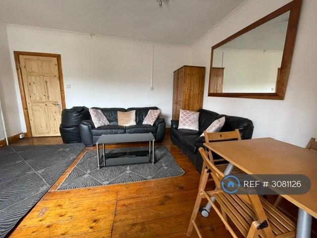 Artillery Road, Guildford, GU1 6 bed semi detached house to rent £4,290 pcm £990 pw