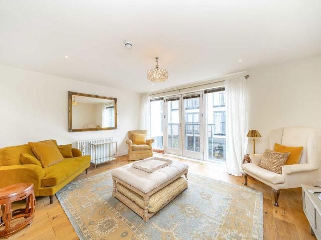 Artisan Mews, London NW10 3 bed house to rent £4,000 pcm £923 pw