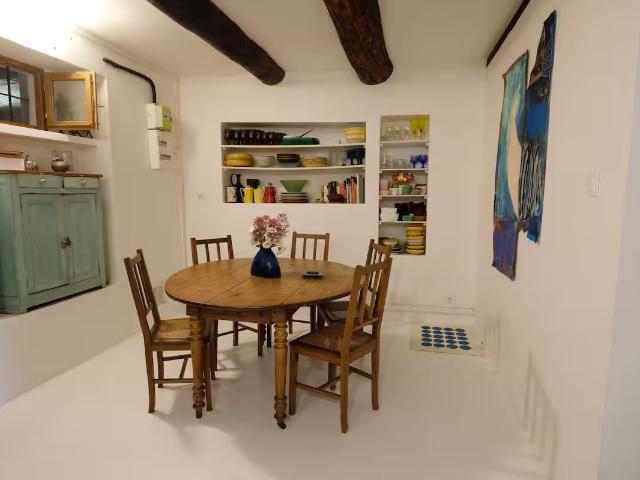 Artist loft close to the Panier, Old Port of Marseille and all means of transportation metro, train, bus, tramway