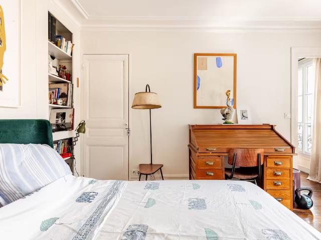 Artist’s flat 50m² – bright with a view – Paris 18, Paris Amsterdam Apartments for Rent