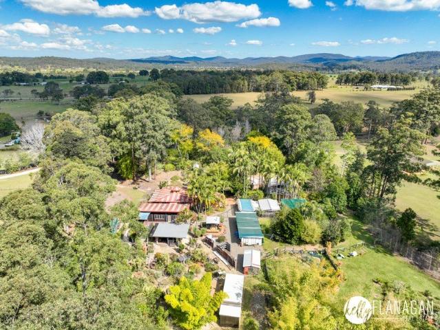 Artists & Gardener's Private Retreat, Home + Studio + Growing Houses 2Ha. 5Ac