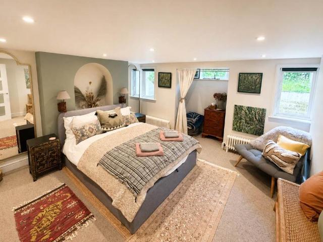 Artists Hideaway, St Mary's Villas. 1 bed house to rent £1,475 pcm £340 pw