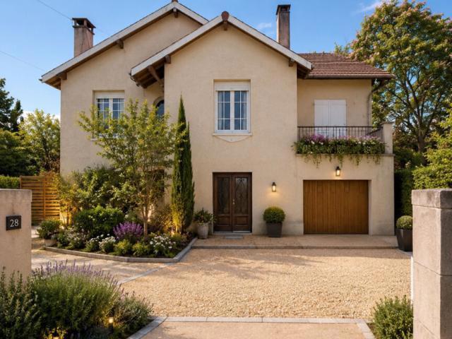 ARTIX VILLA 170 M² HABITABLE TERRAIN 6725 M²