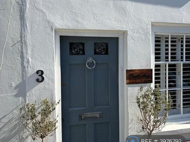 Arun Street, Arundel, BN18 2 bed terraced house to rent £1,700 pcm £392 pw