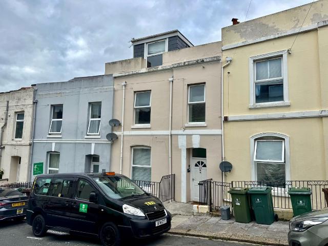Arundel Crescent, Plymouth PL1, 2 bed flat to rent, £950 pcm | PrimeLocation