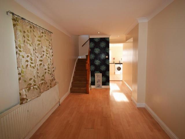 Arundel Drive, Harrow HA2 2 bed semi detached house to rent £1,750 pcm £404 pw