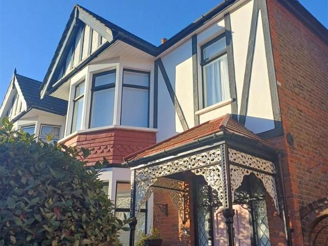 Arundel Gardens, Goodmayes, London, IG3 9SX, United Kingdom | 4 bed duplex for rent #137931620 | Rentberry