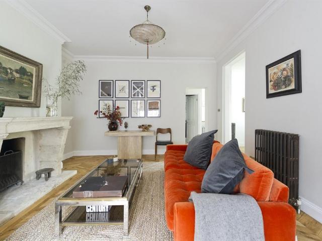 Arundel Gardens, London, W11 2 bed flat to rent £7,800 pcm £1,800 pw