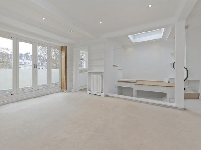 Arundel Gardens, London, W11 2 bed flat to rent £4,312 pcm £995 pw