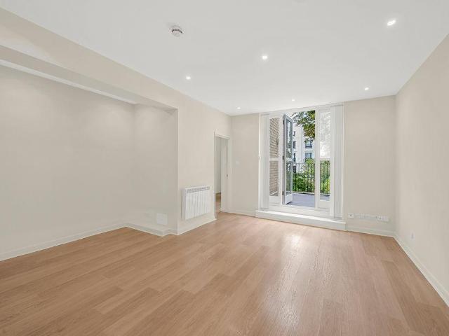 Arundel Gardens, London W11 2 bed flat to rent £4,200 pcm £969 pw