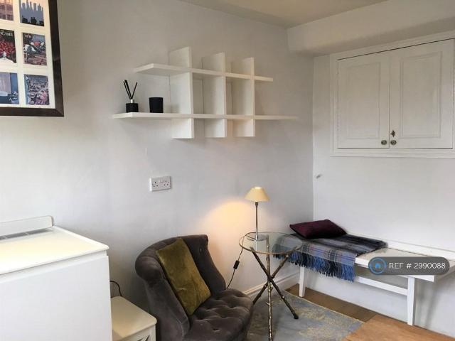 Arundel Gardens, London, W11 Studio to rent £1,599 pcm £369 pw